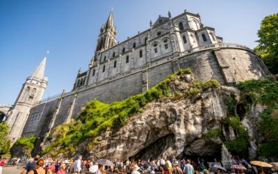 Malades et hospitaliers à Lourdes : des pèlerins d’espérance