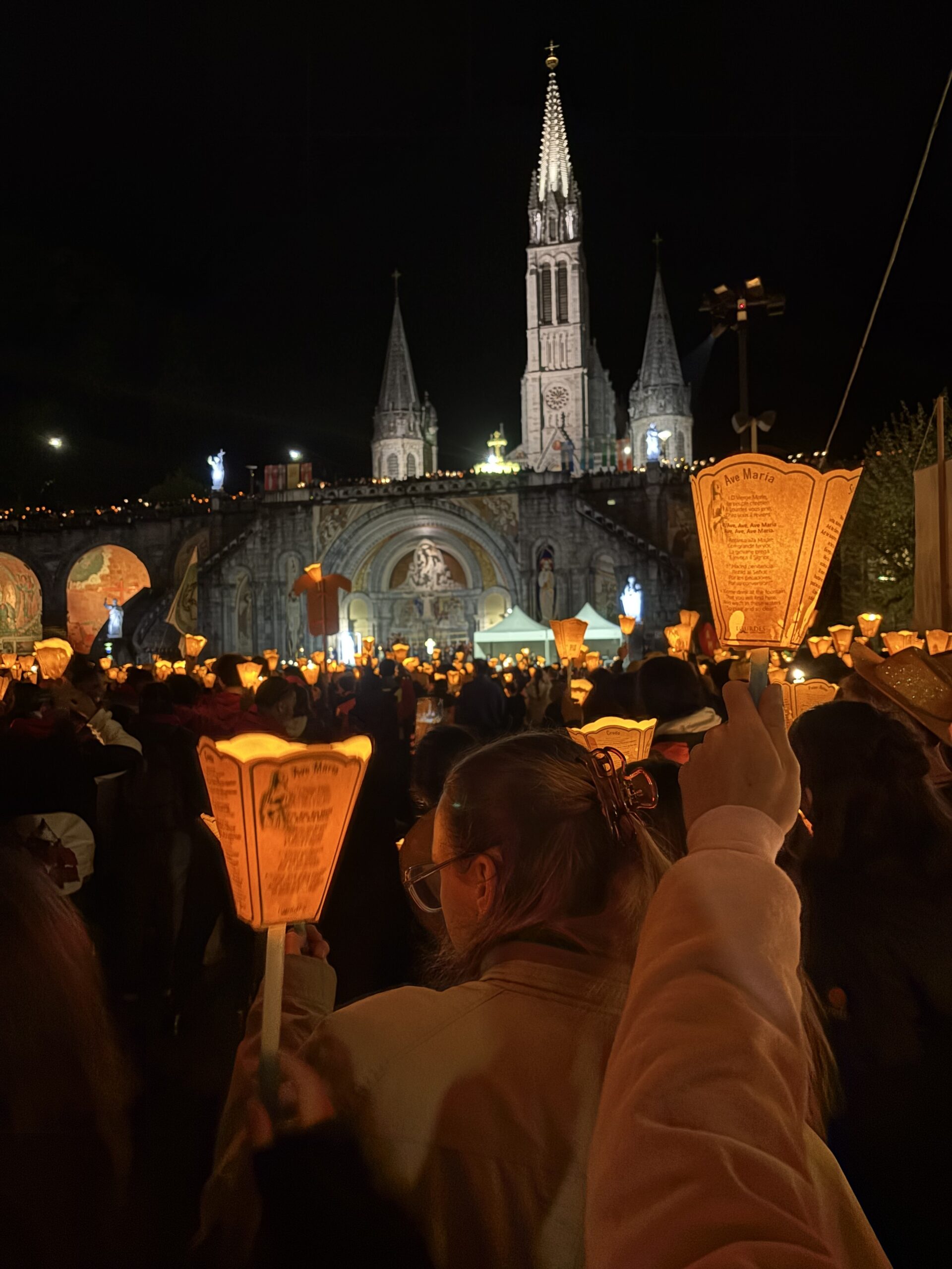 Au creux du rocher avec le Frat, les jeunes remplis d&rsquo;espérance